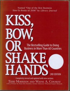 Kiss, bow or shake hands von Terri Morrison und Wayne A. Conaway